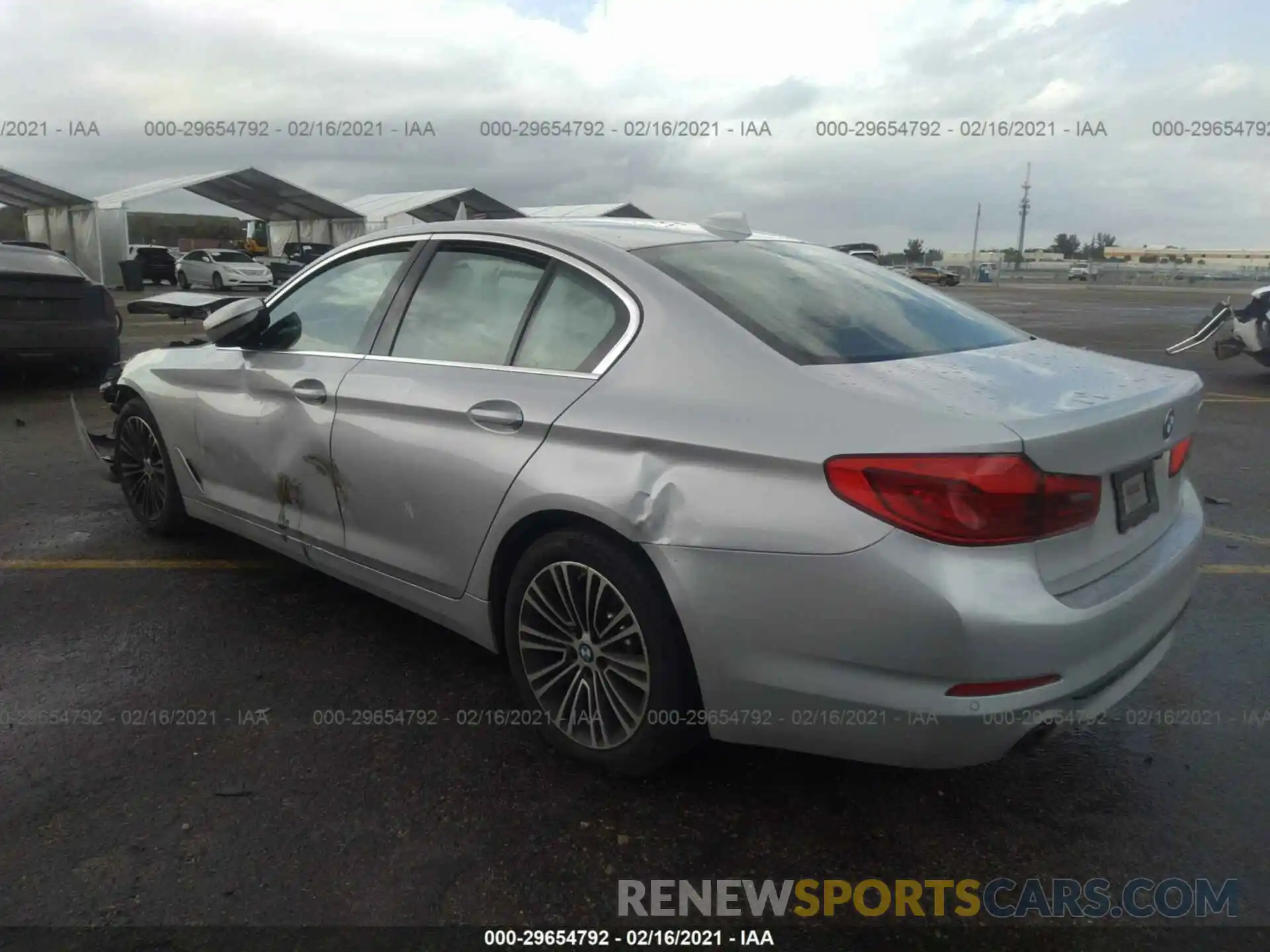 3 Фотография поврежденного автомобиля WBAJA5C55KBX86498 BMW 5 SERIES 2019