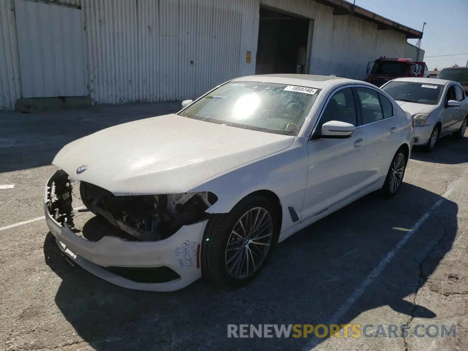 2 Фотография поврежденного автомобиля WBAJA5C55KWW09376 BMW 5 SERIES 2019