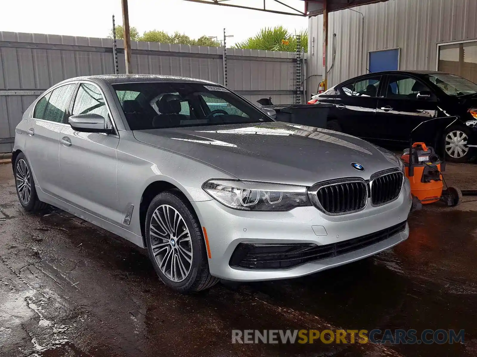 1 Photograph of a damaged car WBAJA5C56KG901192 BMW 5 SERIES 2019