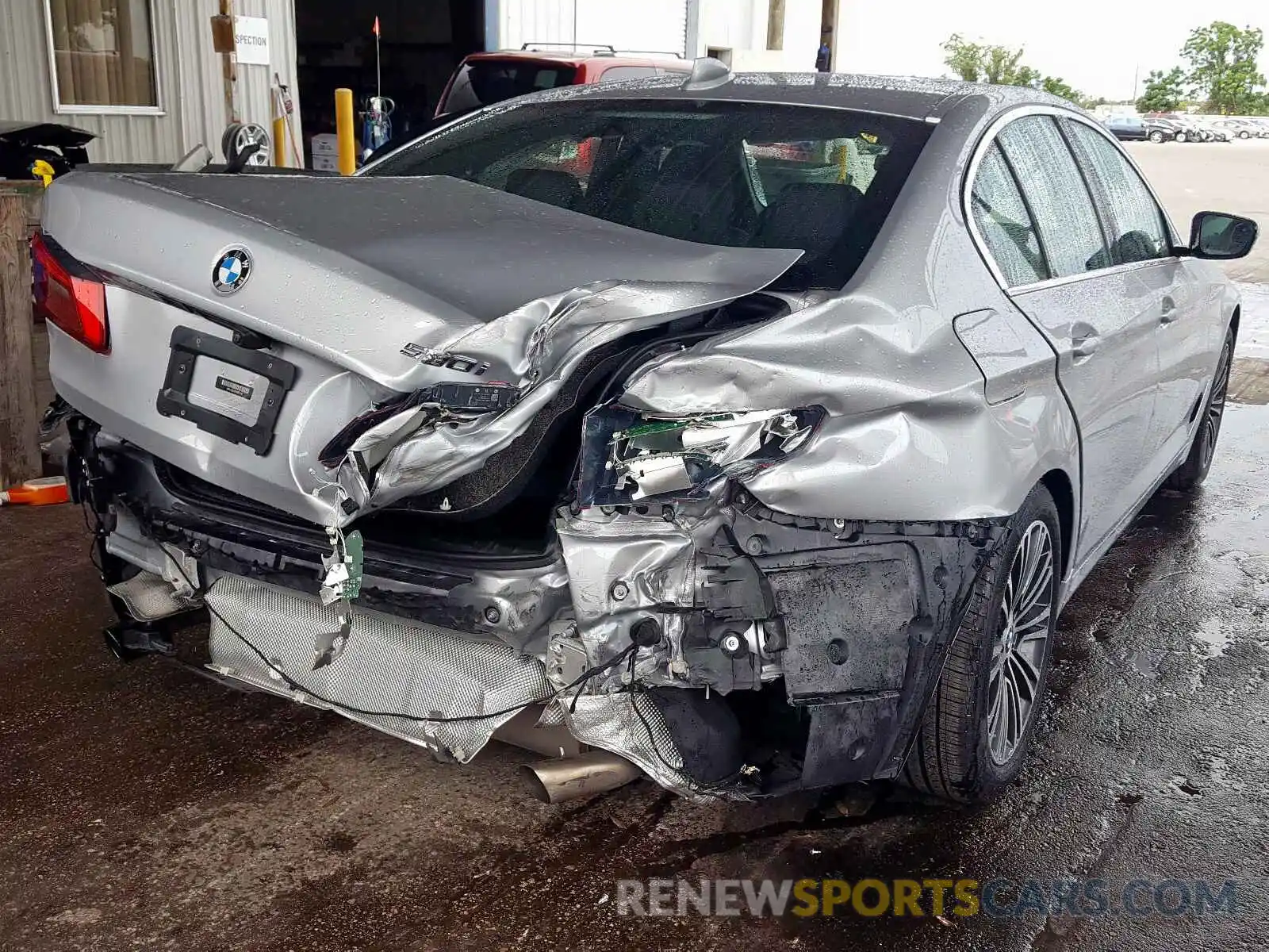 4 Photograph of a damaged car WBAJA5C56KG901192 BMW 5 SERIES 2019