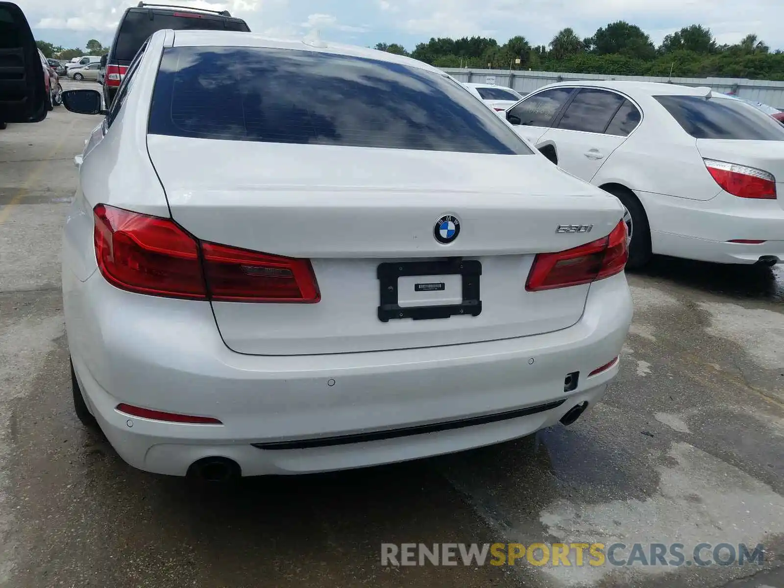 9 Photograph of a damaged car WBAJA5C56KWW07782 BMW 5 SERIES 2019