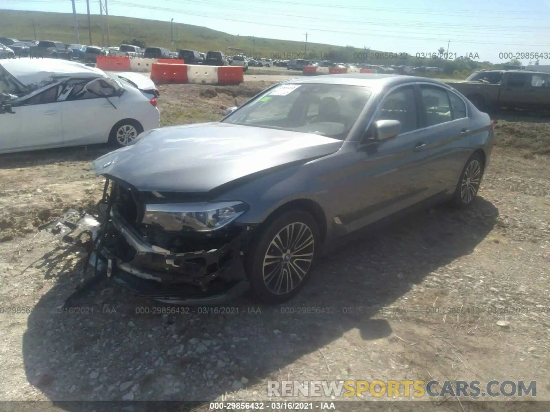 2 Фотография поврежденного автомобиля WBAJA5C56KWW35808 BMW 5 SERIES 2019