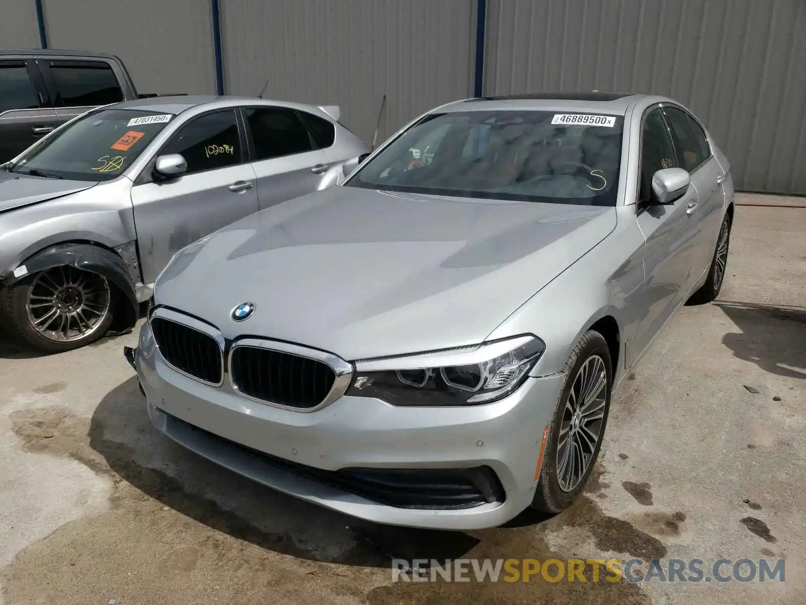 2 Фотография поврежденного автомобиля WBAJA5C57KBX46679 BMW 5 SERIES 2019