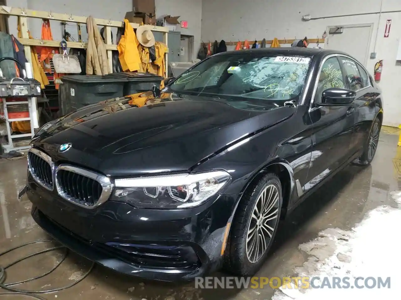 2 Фотография поврежденного автомобиля WBAJA5C57KBX87586 BMW 5 SERIES 2019