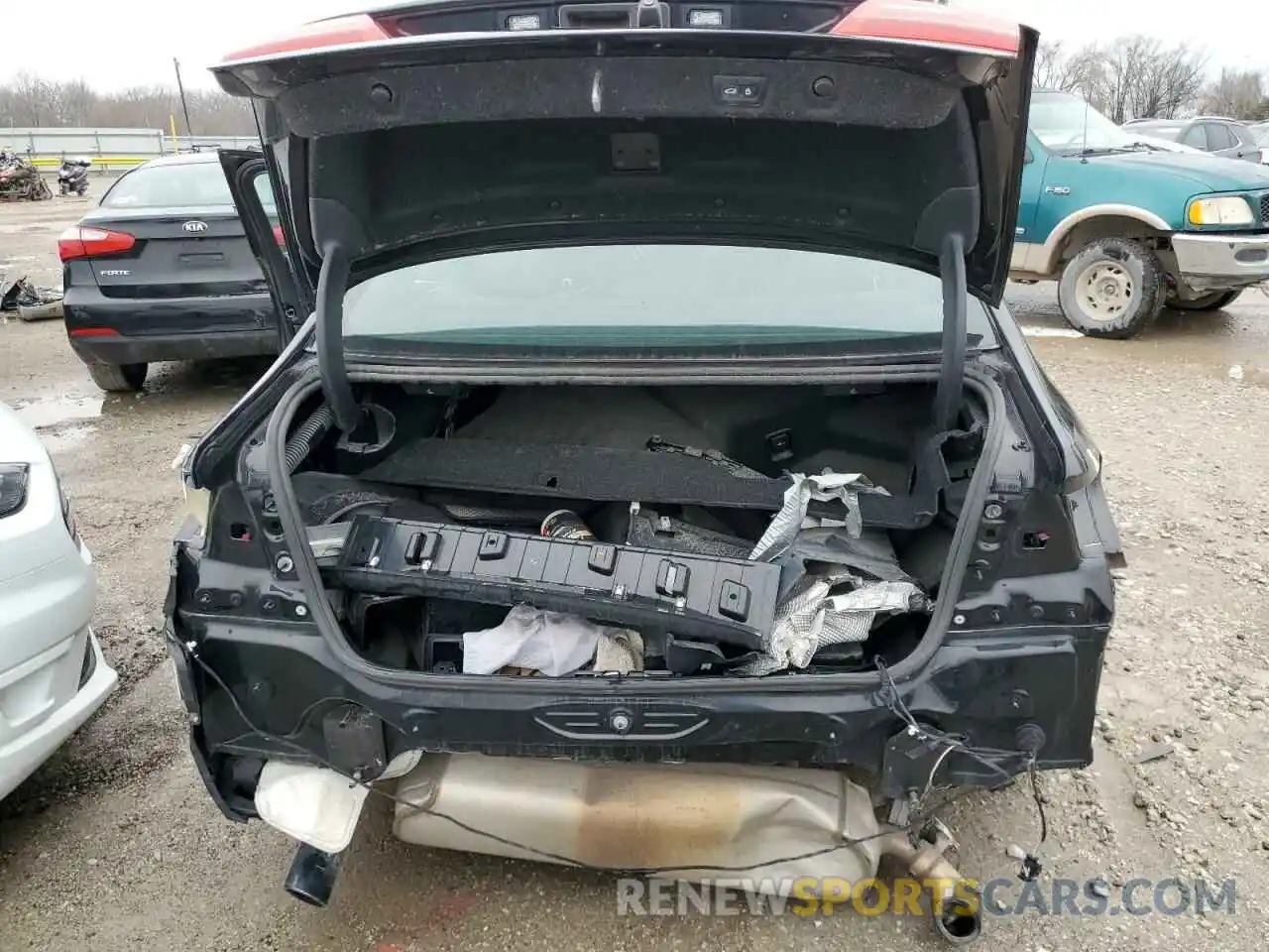 10 Photograph of a damaged car WBAJA5C57KBX88043 BMW 5 SERIES 2019