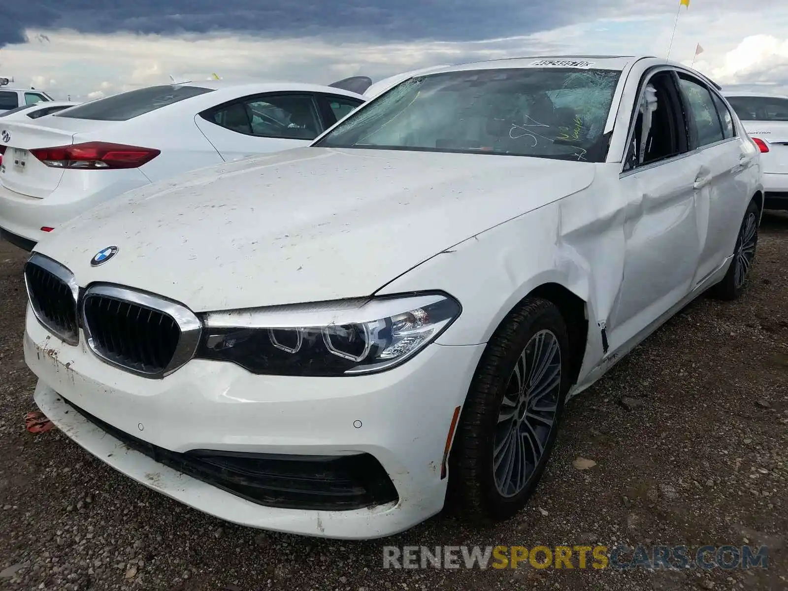 2 Фотография поврежденного автомобиля WBAJA5C57KBX88236 BMW 5 SERIES 2019