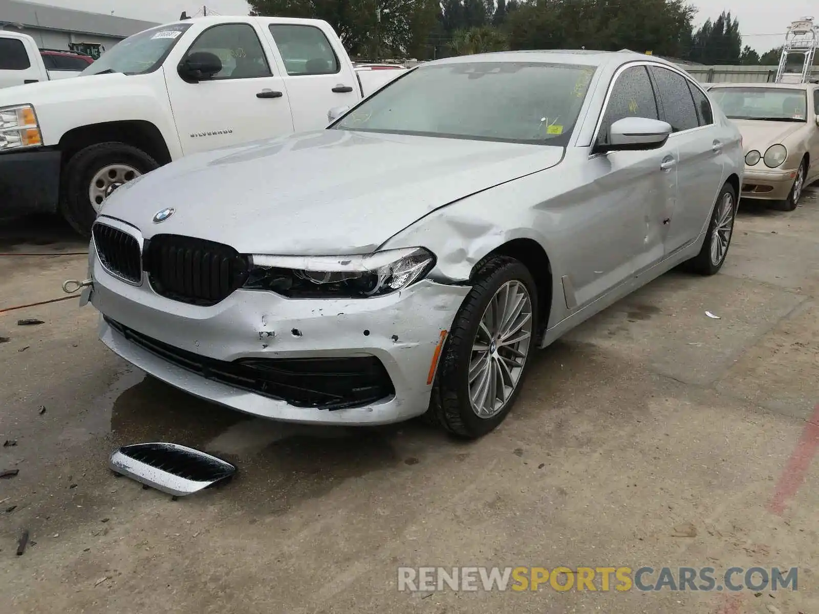 2 Photograph of a damaged car WBAJA5C57KG901184 BMW 5 SERIES 2019