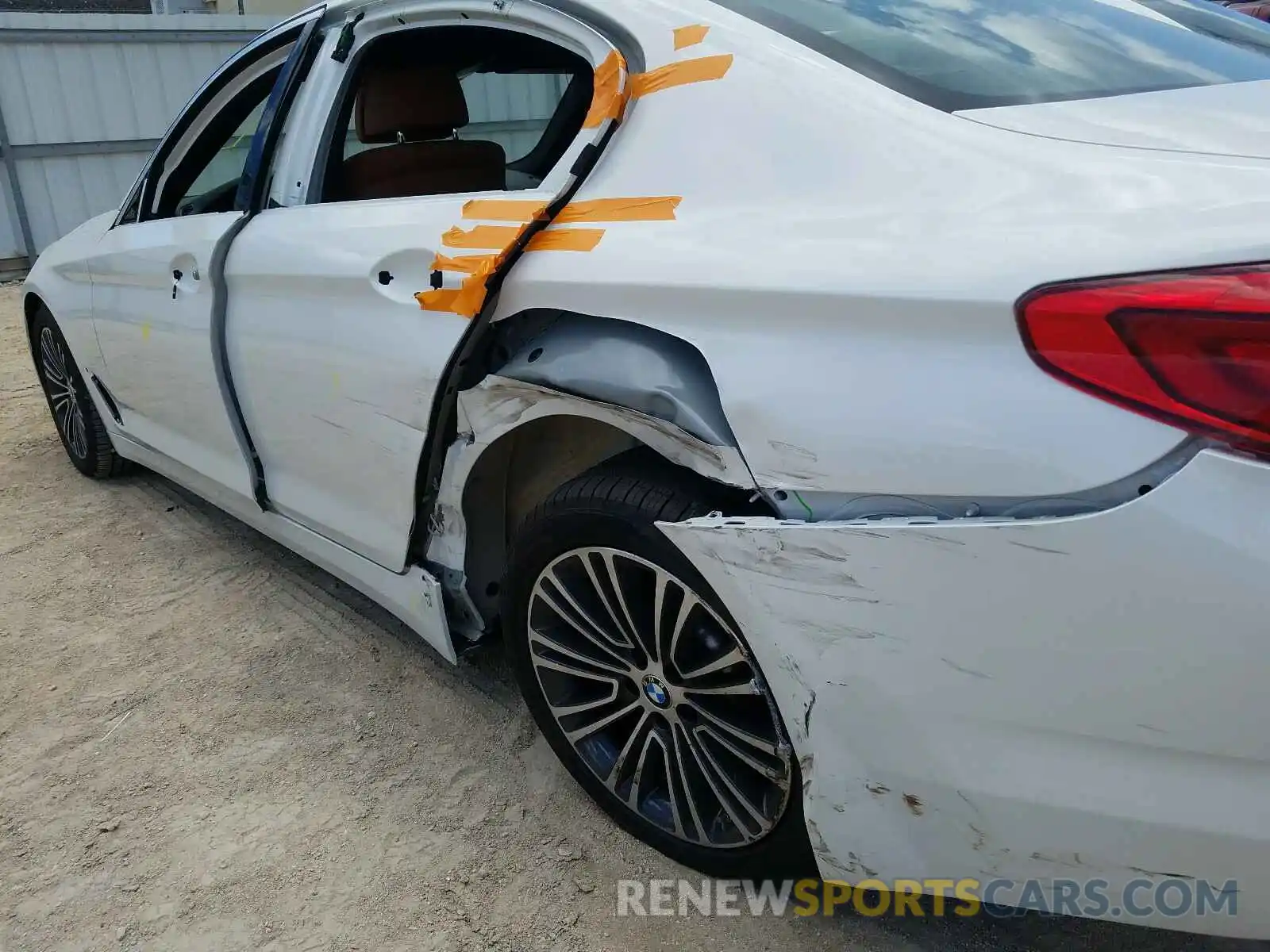 9 Фотография поврежденного автомобиля WBAJA5C57KWW07760 BMW 5 SERIES 2019