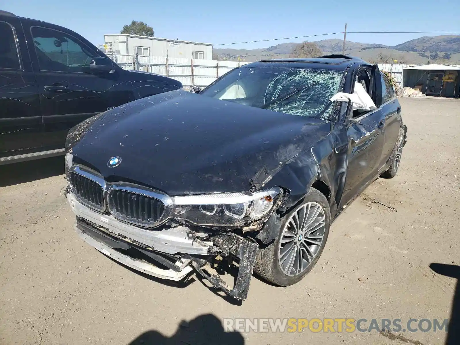 2 Фотография поврежденного автомобиля WBAJA5C57KWW16460 BMW 5 SERIES 2019