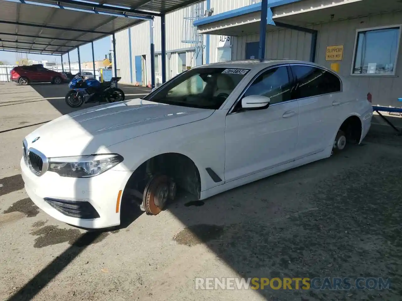 1 Photograph of a damaged car WBAJA5C58KBX86852 BMW 5 SERIES 2019