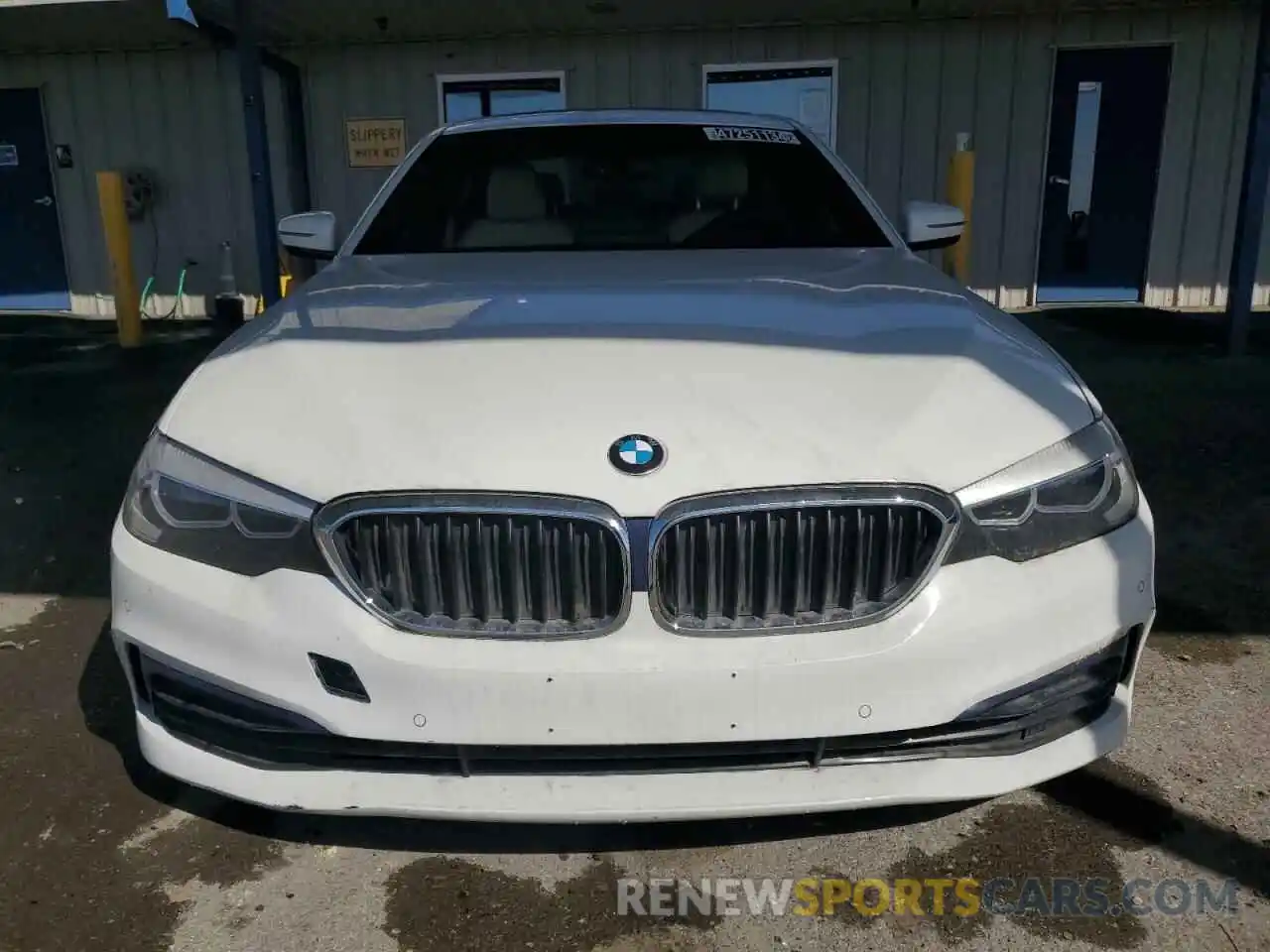 5 Photograph of a damaged car WBAJA5C58KBX86852 BMW 5 SERIES 2019