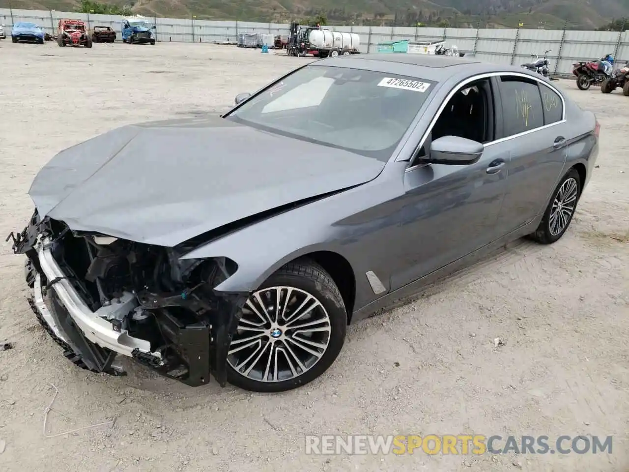 2 Фотография поврежденного автомобиля WBAJA5C58KWW47149 BMW 5 SERIES 2019