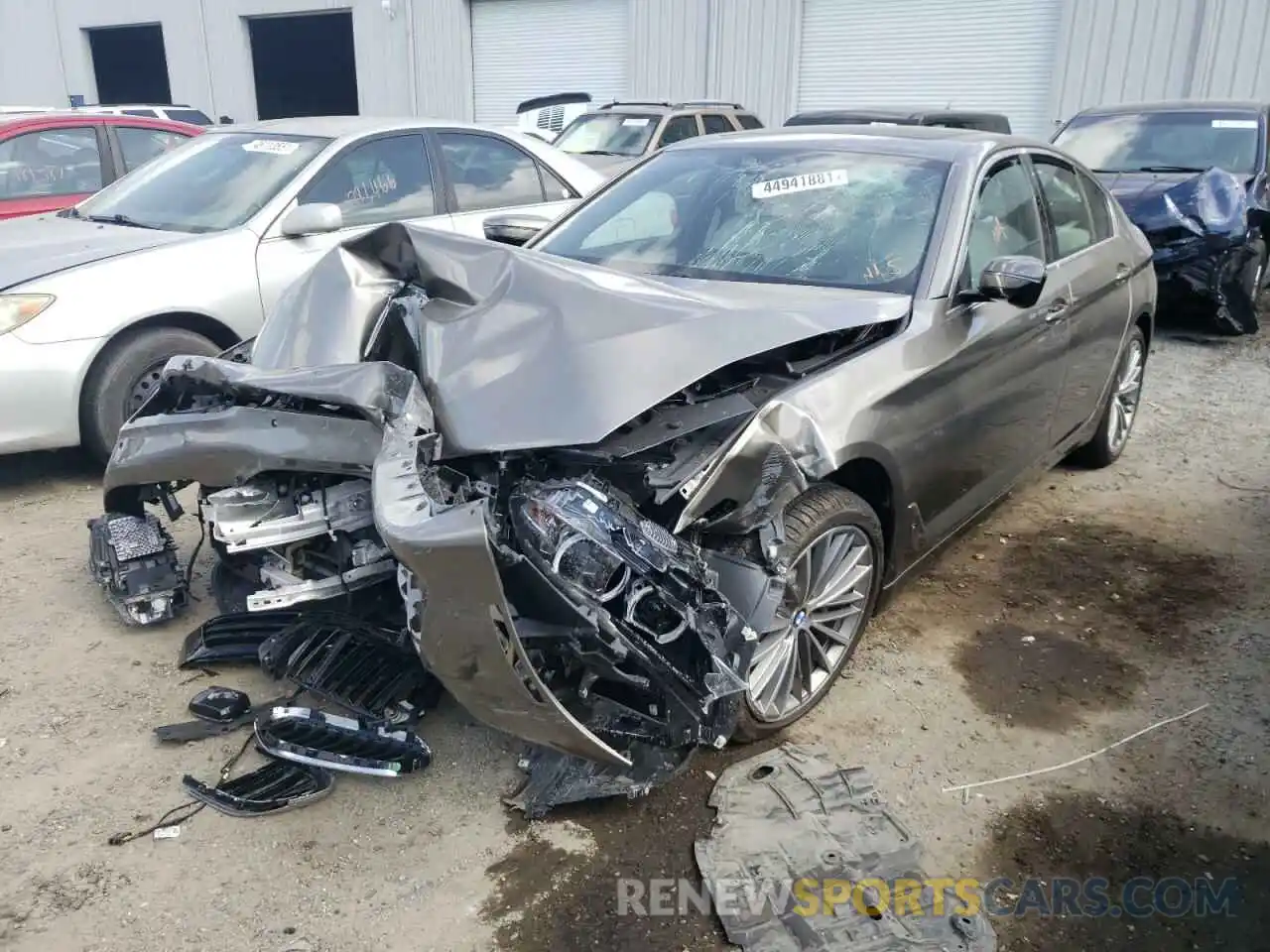 2 Фотография поврежденного автомобиля WBAJA5C59KBX87721 BMW 5 SERIES 2019