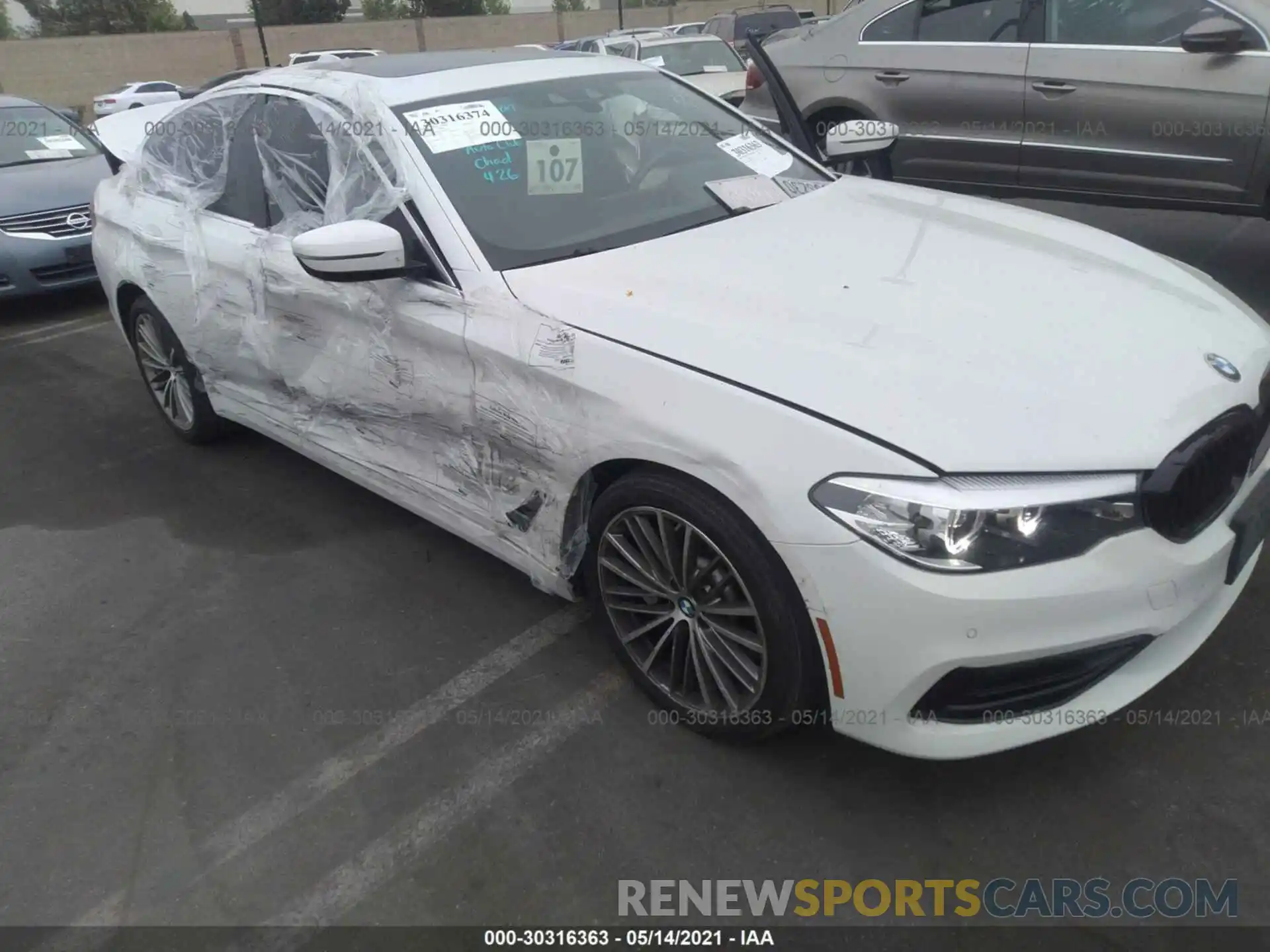 1 Фотография поврежденного автомобиля WBAJA5C59KWW23720 BMW 5 SERIES 2019