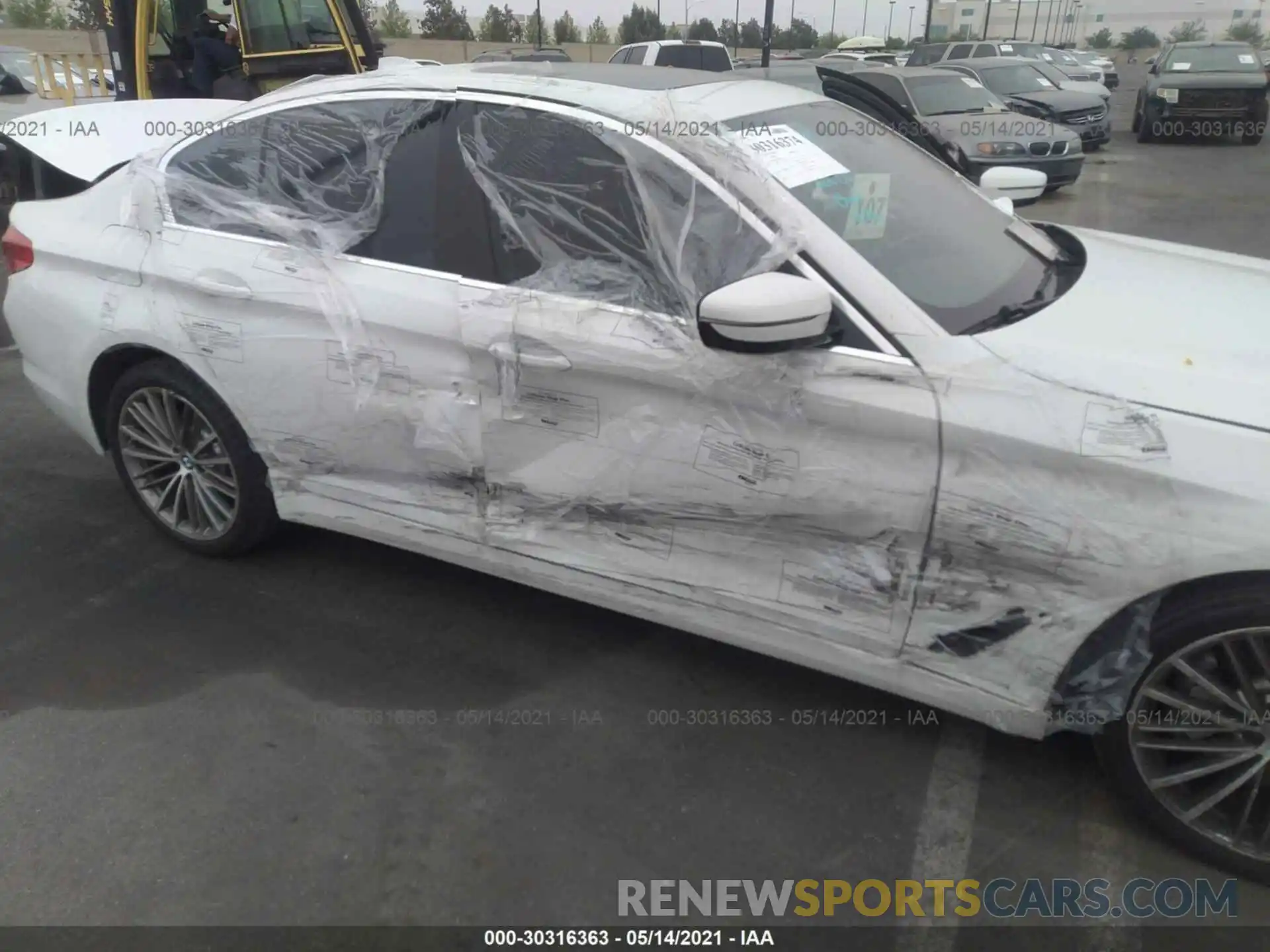 6 Фотография поврежденного автомобиля WBAJA5C59KWW23720 BMW 5 SERIES 2019