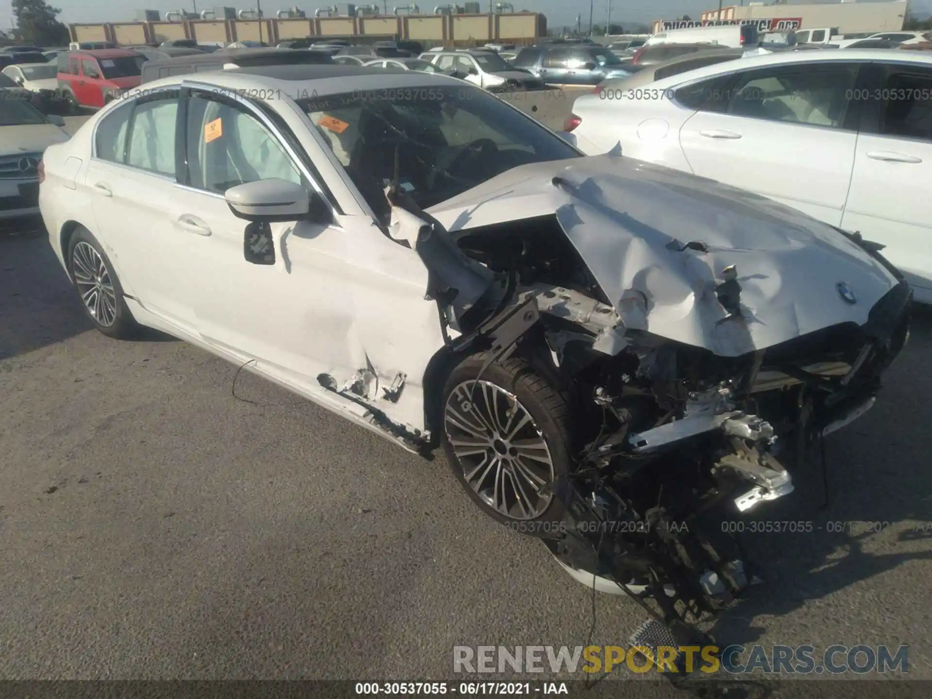 1 Photograph of a damaged car WBAJA5C5XKWA58087 BMW 5 SERIES 2019