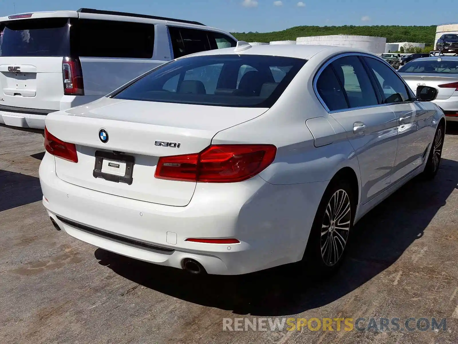 4 Photograph of a damaged car WBAJA5C5XKWW37030 BMW 5 SERIES 2019