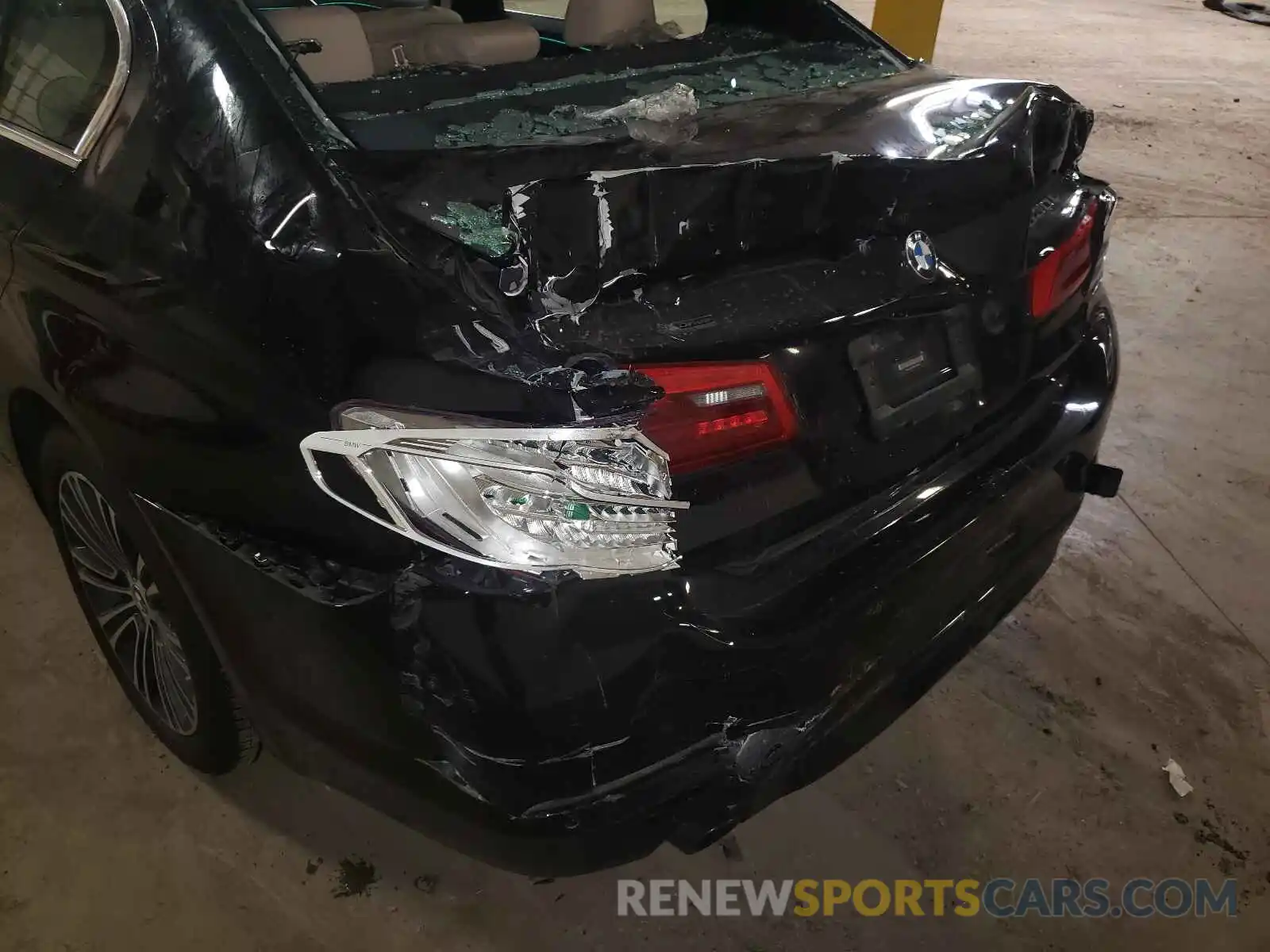 9 Photograph of a damaged car WBAJA7C50KG910434 BMW 5 SERIES 2019