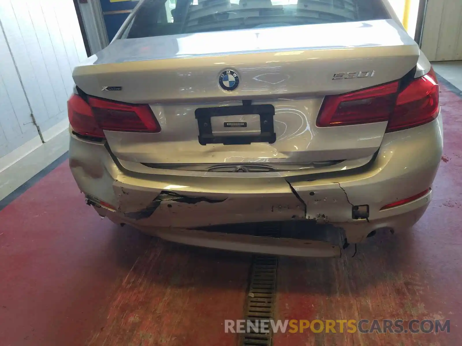 9 Photograph of a damaged car WBAJA7C51KG912337 BMW 5 SERIES 2019