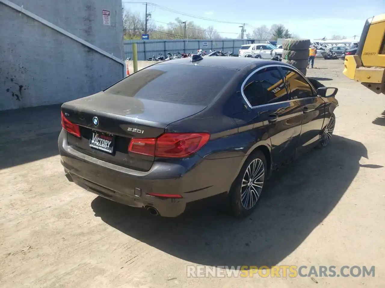 4 Фотография поврежденного автомобиля WBAJA7C51KWW39745 BMW 5 SERIES 2019