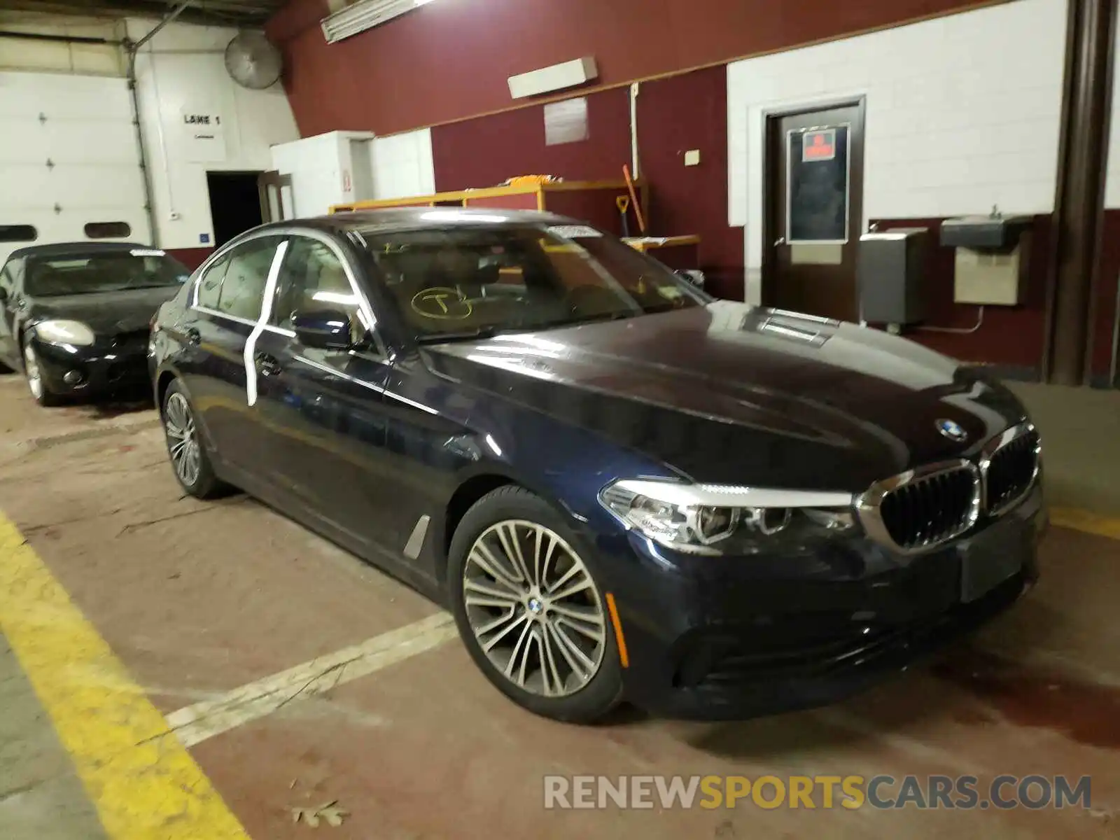 1 Photograph of a damaged car WBAJA7C52KWW11551 BMW 5 SERIES 2019