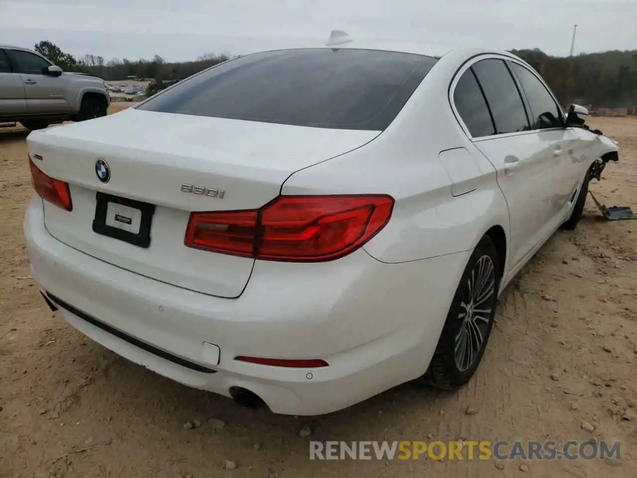 4 Photograph of a damaged car WBAJA7C52KWW18631 BMW 5 SERIES 2019