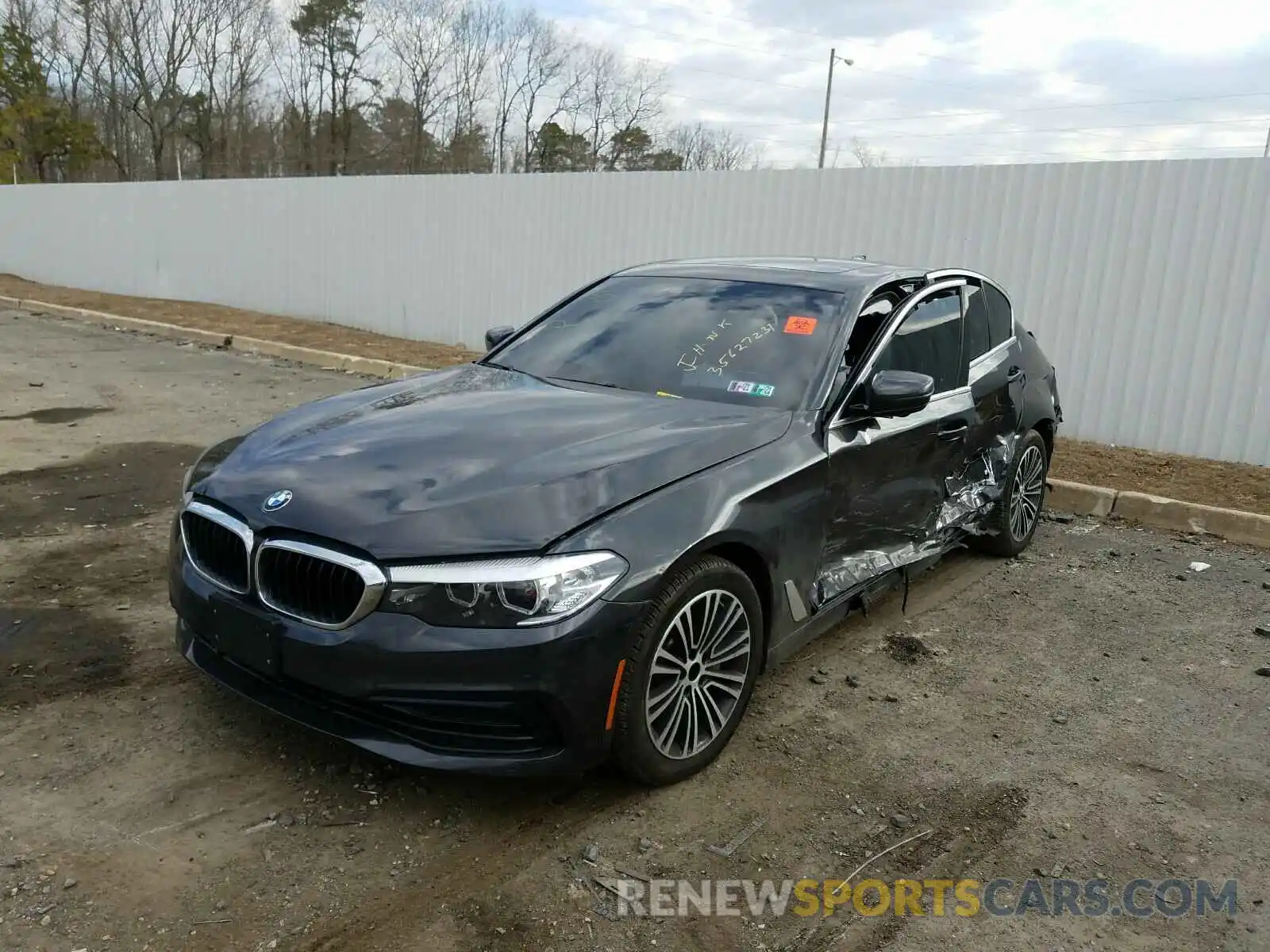 2 Фотография поврежденного автомобиля WBAJA7C52KWW41648 BMW 5 SERIES 2019