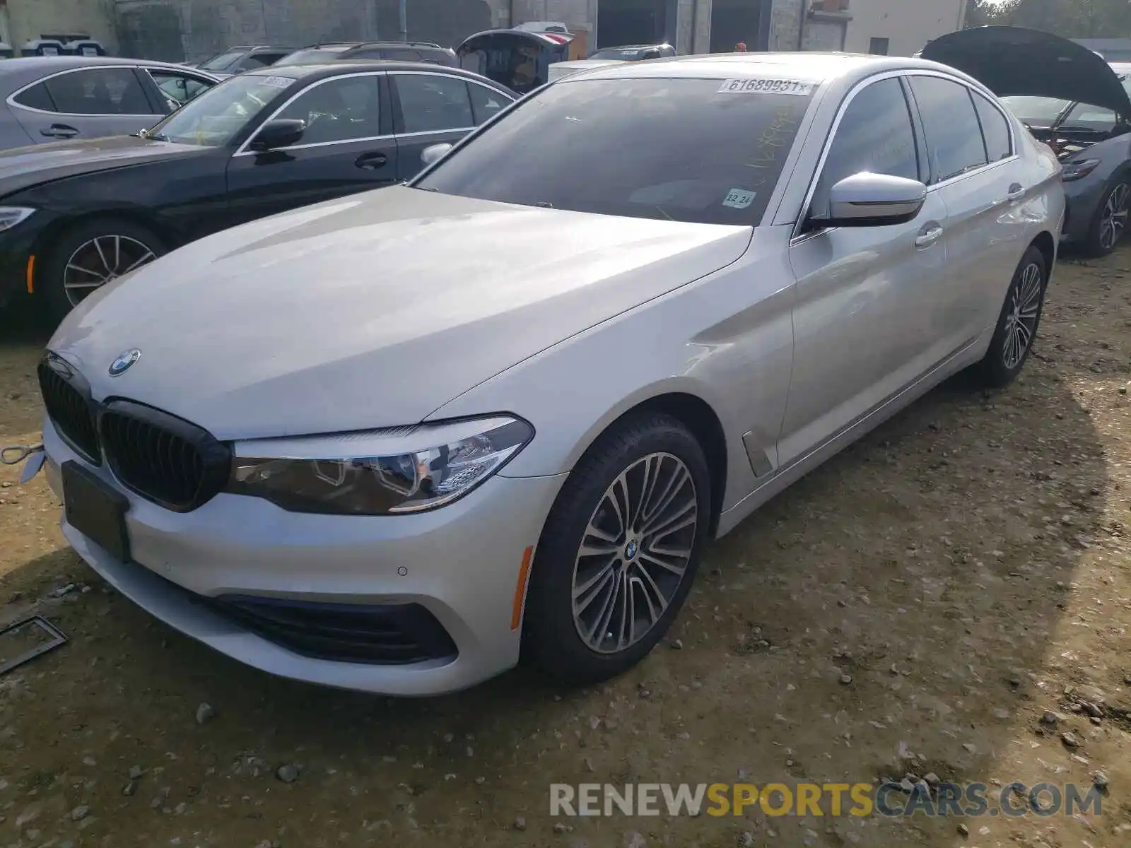 2 Фотография поврежденного автомобиля WBAJA7C53KG911433 BMW 5 SERIES 2019