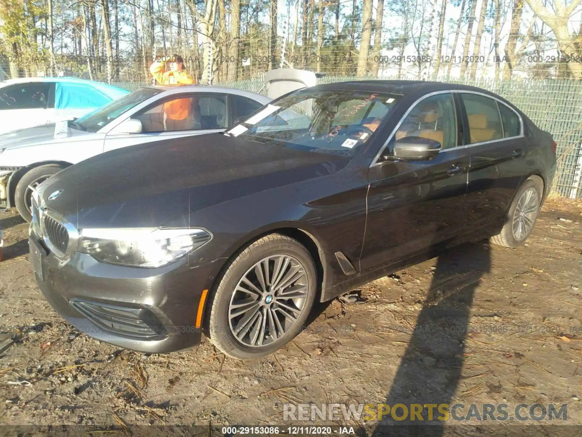 2 Фотография поврежденного автомобиля WBAJA7C53KG912615 BMW 5 SERIES 2019