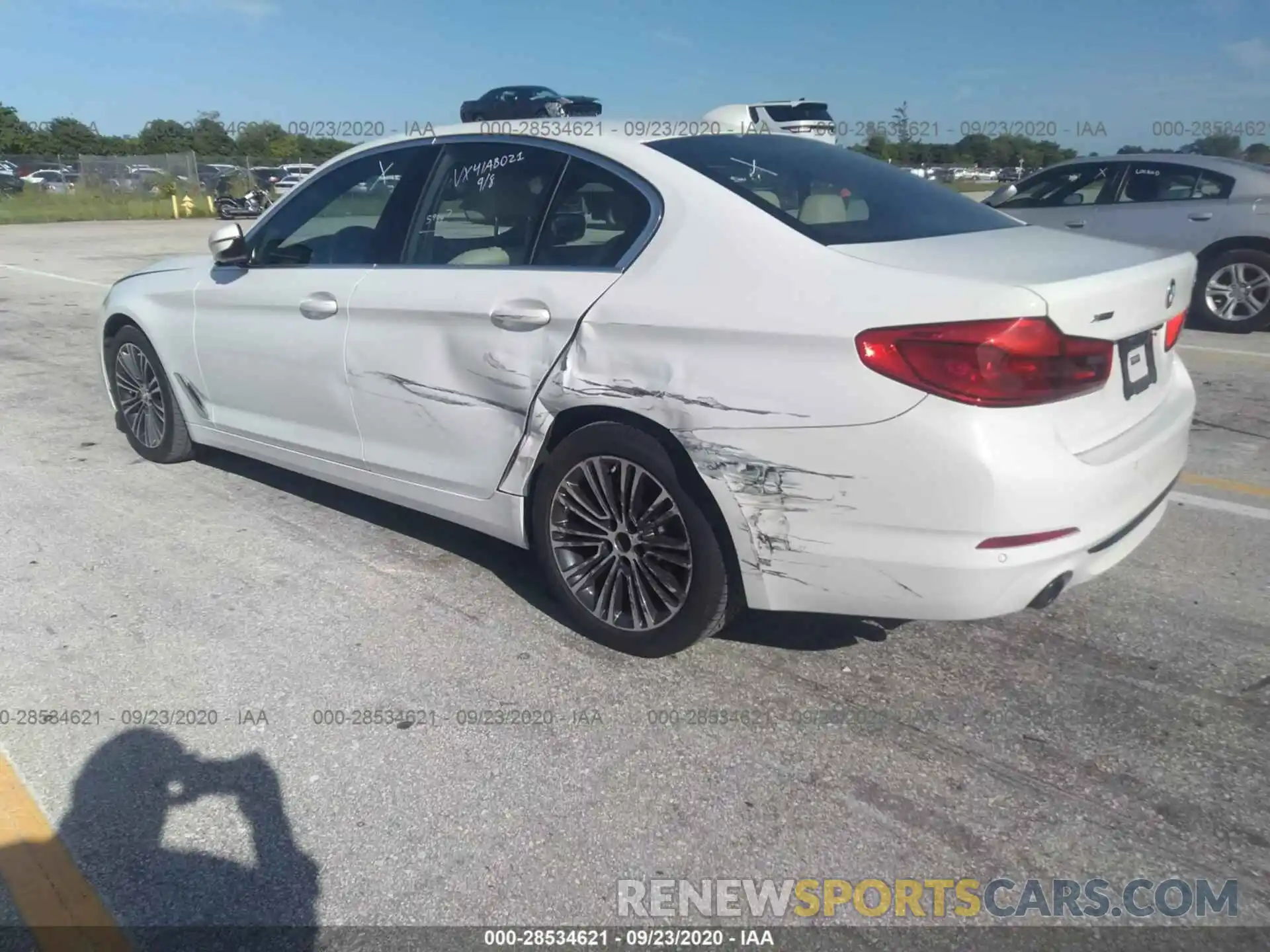 3 Фотография поврежденного автомобиля WBAJA7C54KWW19103 BMW 5 SERIES 2019