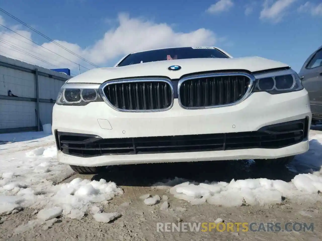 9 Photograph of a damaged car WBAJA7C55KG911532 BMW 5 SERIES 2019