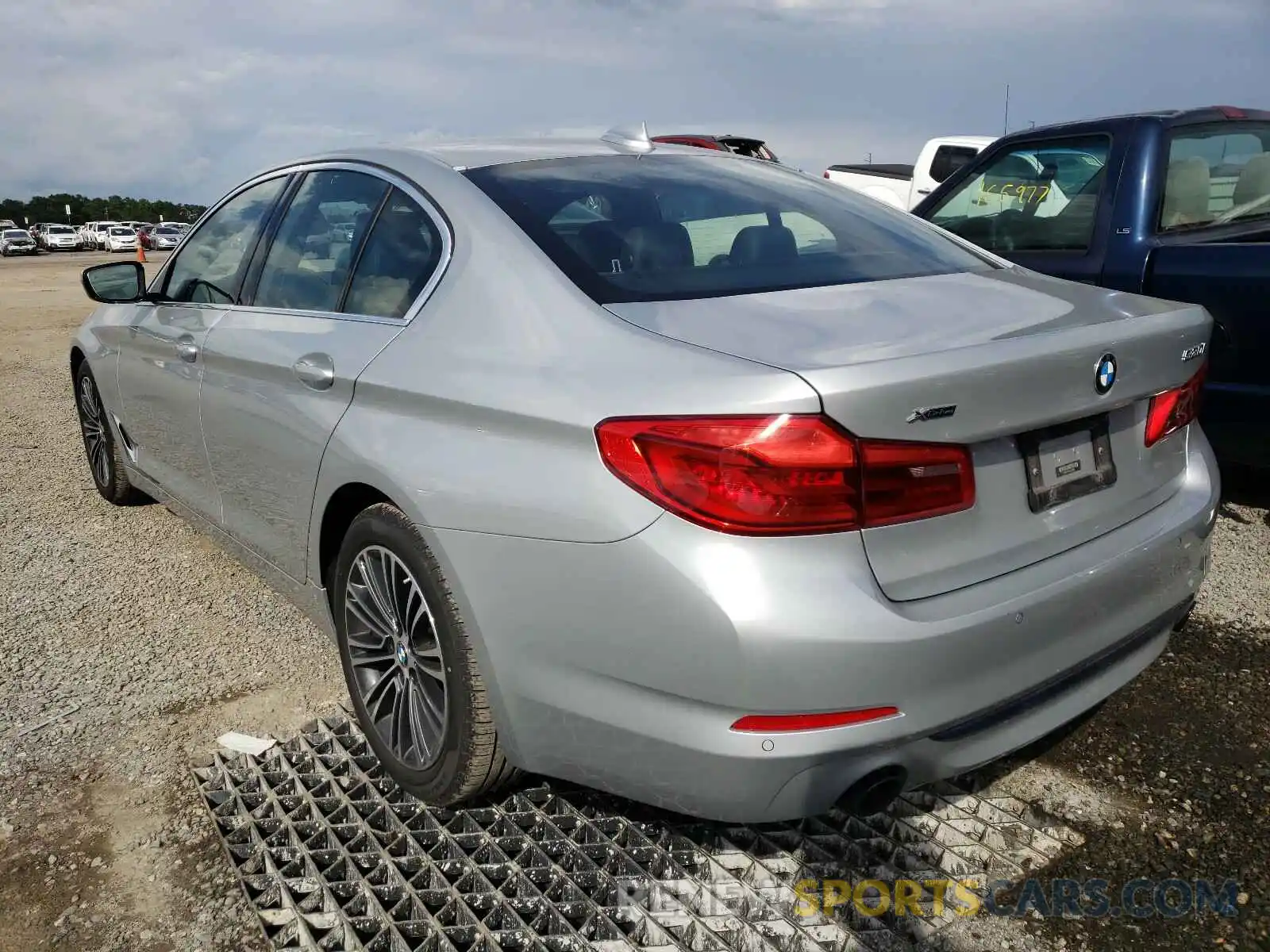 3 Фотография поврежденного автомобиля WBAJA7C55KG912230 BMW 5 SERIES 2019