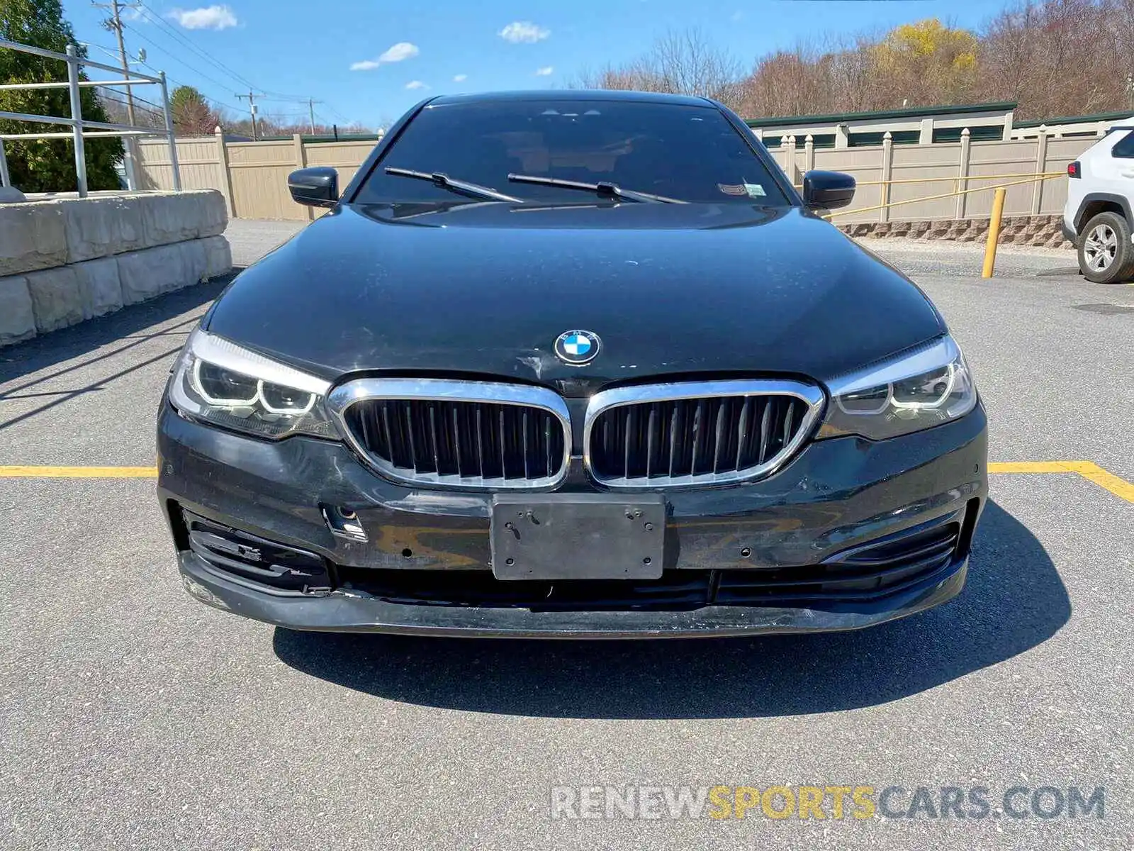 10 Photograph of a damaged car WBAJA7C55KWW17747 BMW 5 SERIES 2019