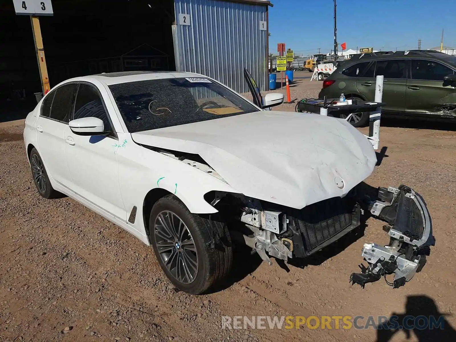 1 Фотография поврежденного автомобиля WBAJA7C55KWW17778 BMW 5 SERIES 2019