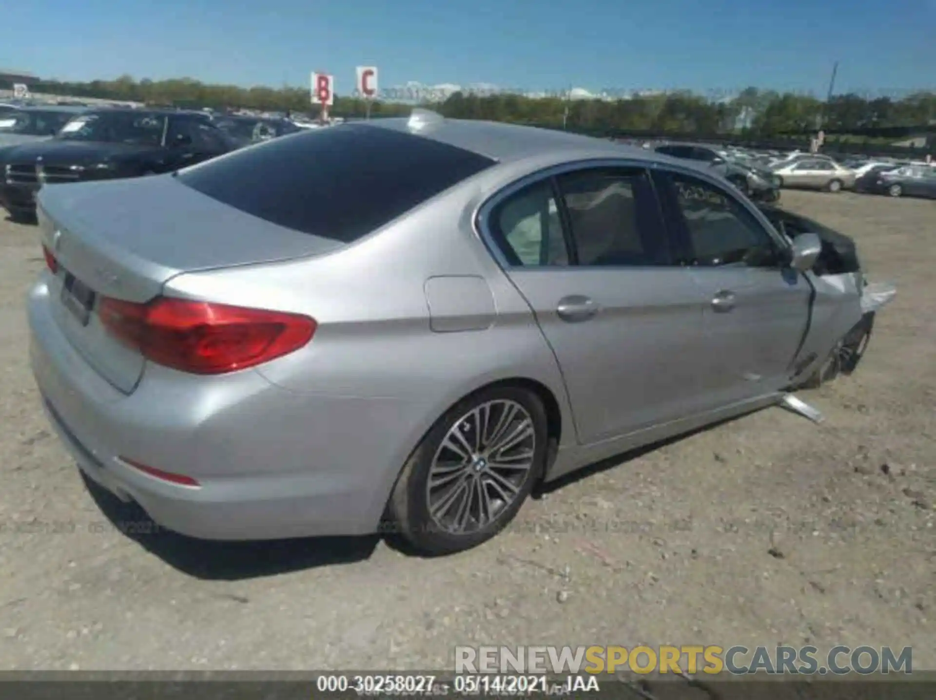 4 Photograph of a damaged car WBAJA7C55KWW24438 BMW 5 SERIES 2019