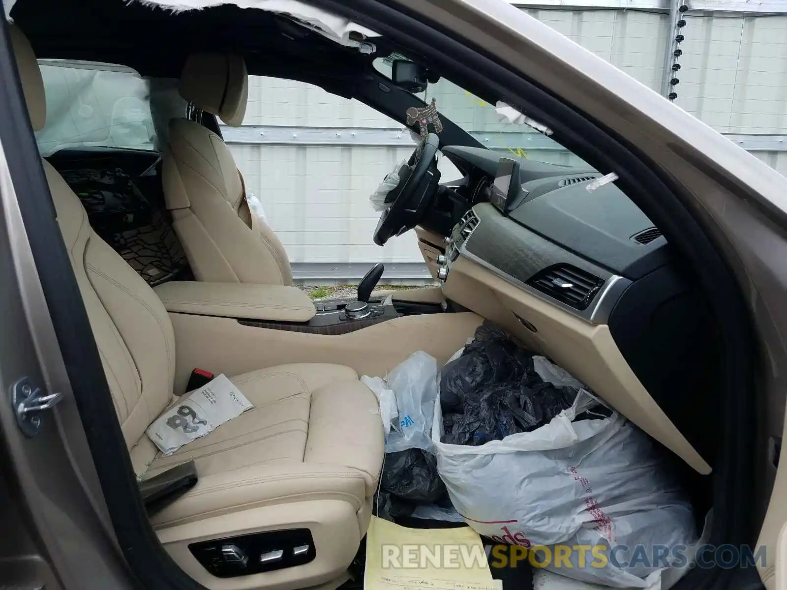 5 Photograph of a damaged car WBAJA7C55KWW45919 BMW 5 SERIES 2019