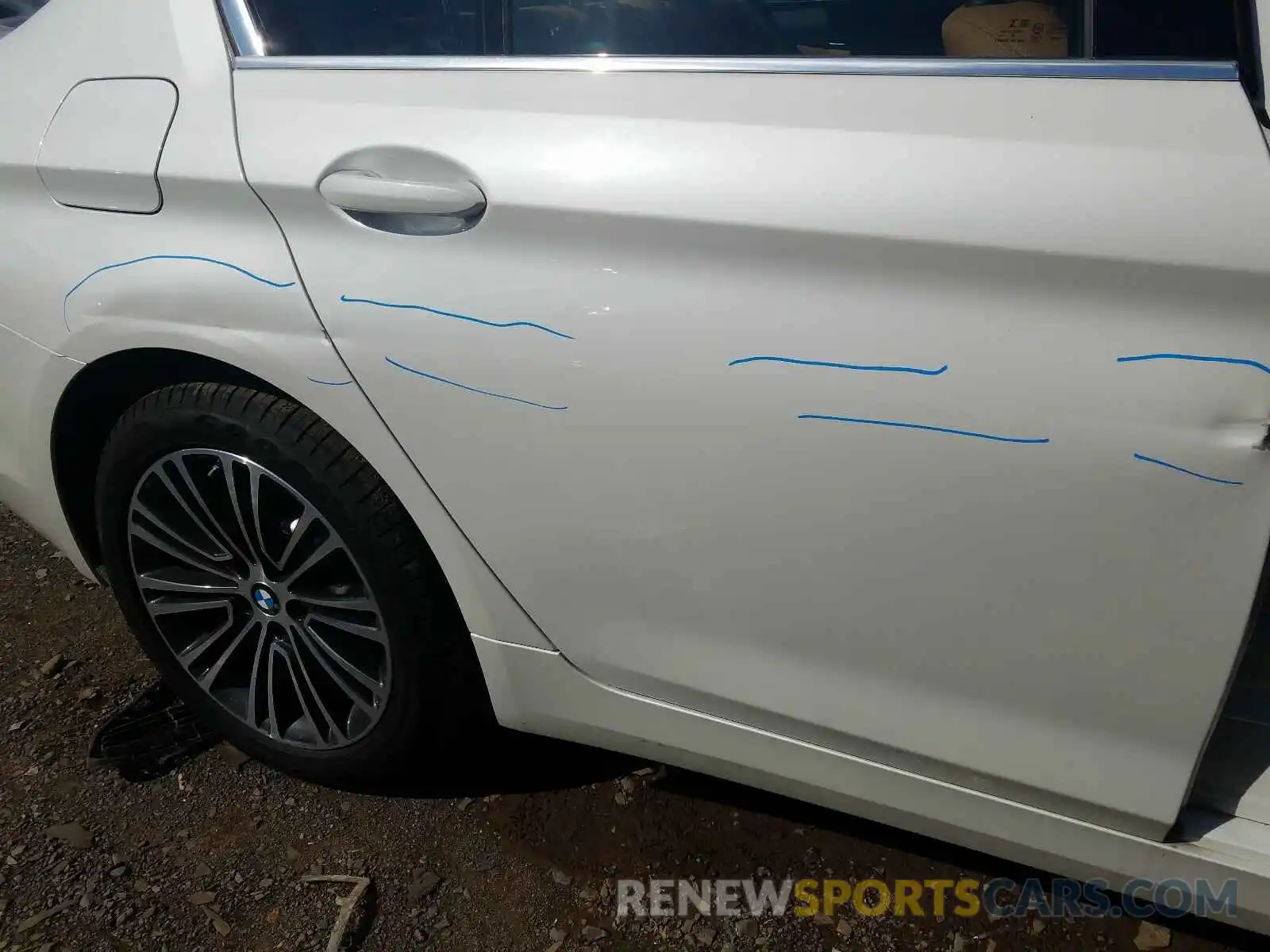 9 Photograph of a damaged car WBAJA7C55KWW48724 BMW 5 SERIES 2019