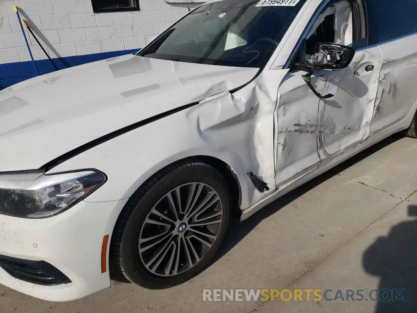 9 Photograph of a damaged car WBAJA7C56KG912639 BMW 5 SERIES 2019