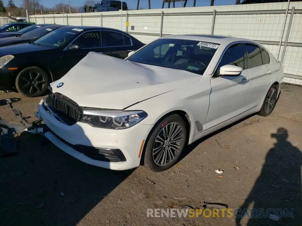 2 Фотография поврежденного автомобиля WBAJA7C56KWW05400 BMW 5 SERIES 2019