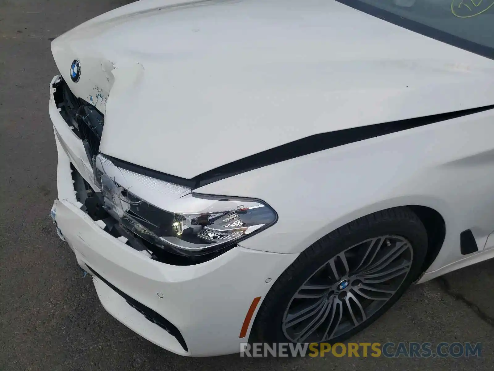 9 Photograph of a damaged car WBAJA7C56KWW12735 BMW 5 SERIES 2019