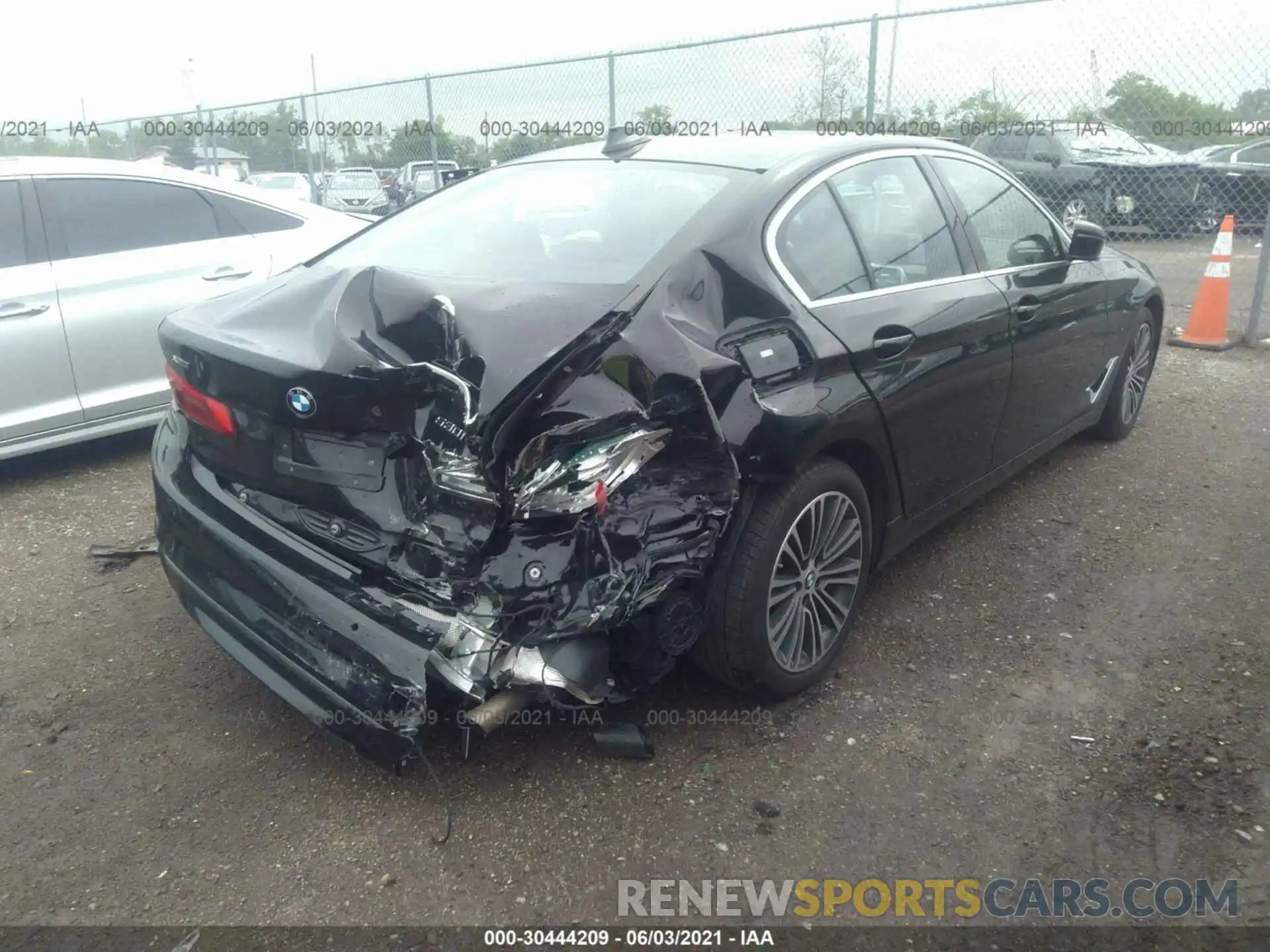 4 Photograph of a damaged car WBAJA7C56KWW17417 BMW 5 SERIES 2019