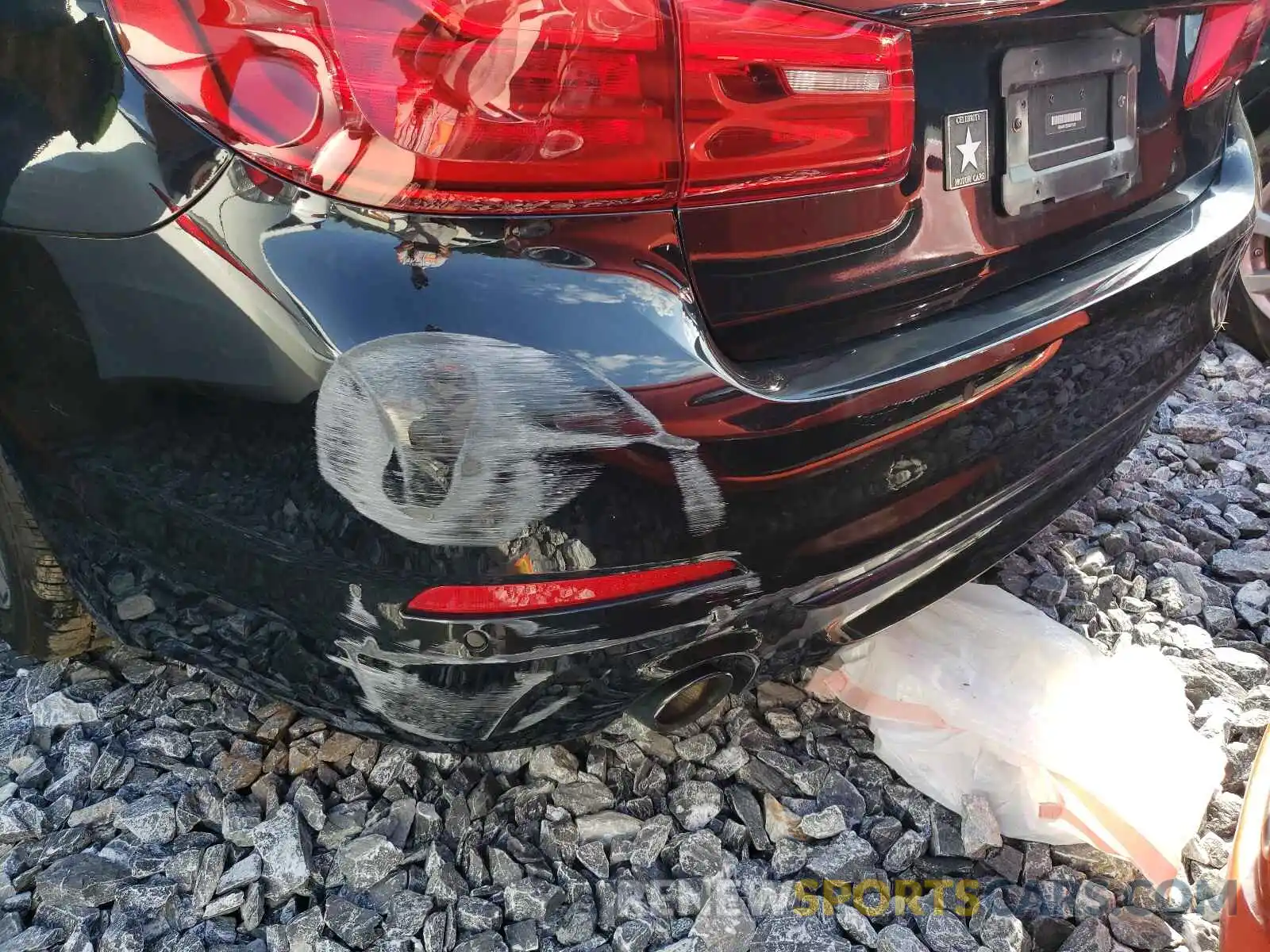 9 Photograph of a damaged car WBAJA7C57KG911578 BMW 5 SERIES 2019