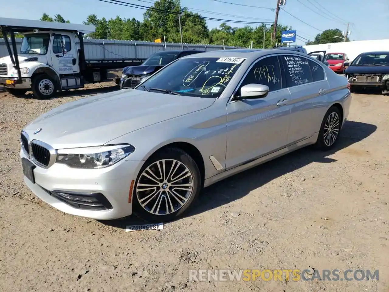 2 Фотография поврежденного автомобиля WBAJA7C57KG911709 BMW 5 SERIES 2019