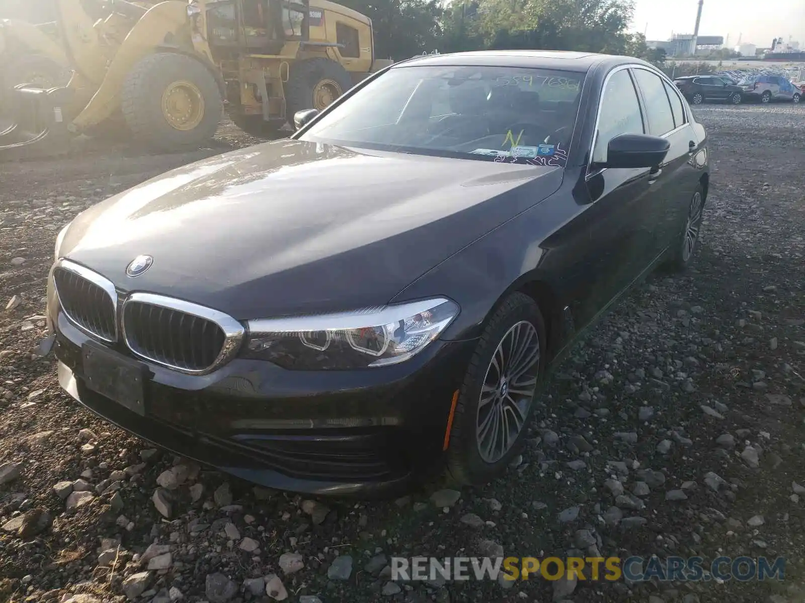 2 Фотография поврежденного автомобиля WBAJA7C57KWW08144 BMW 5 SERIES 2019