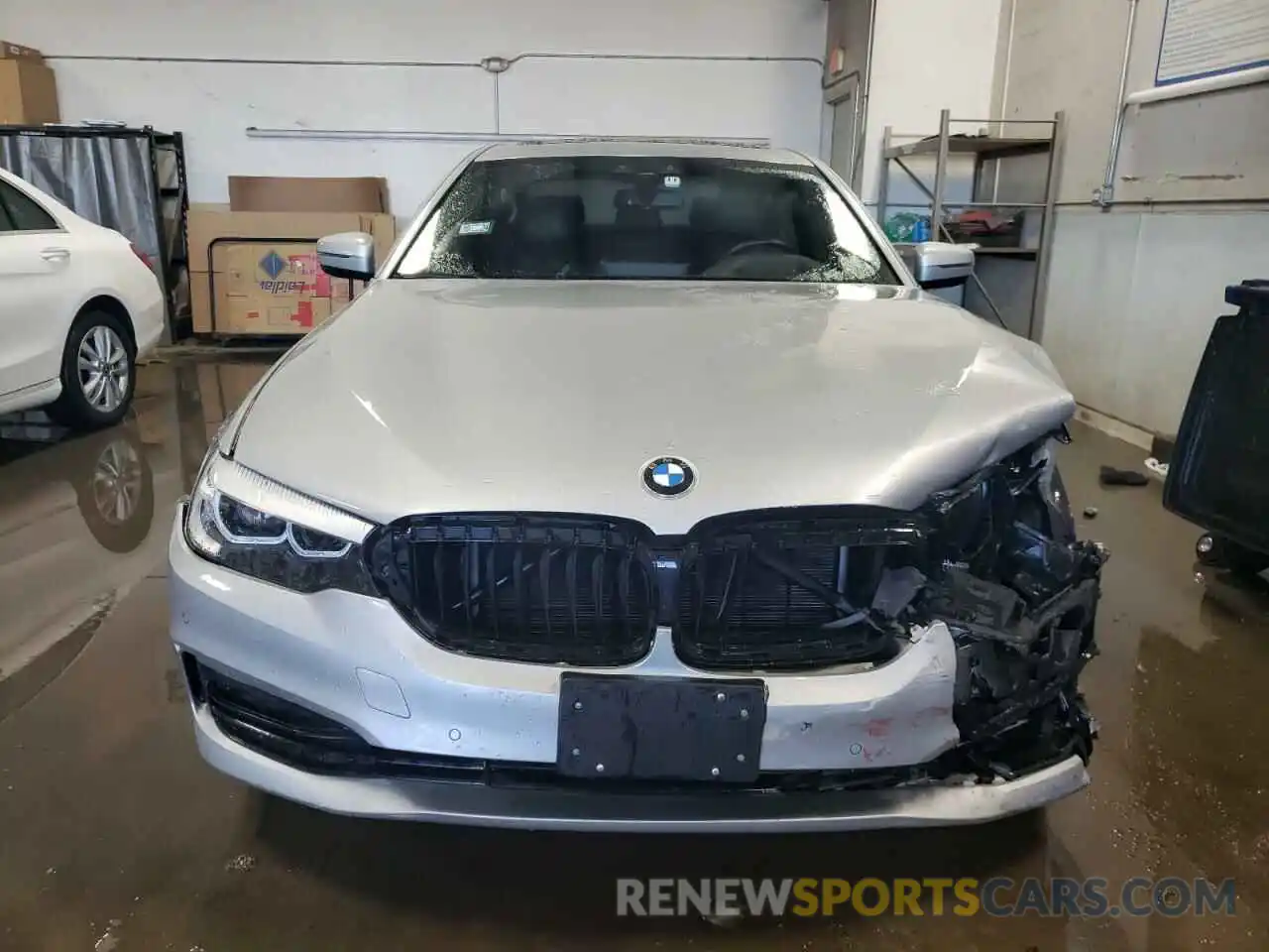 5 Photograph of a damaged car WBAJA7C57KWW47848 BMW 5 SERIES 2019