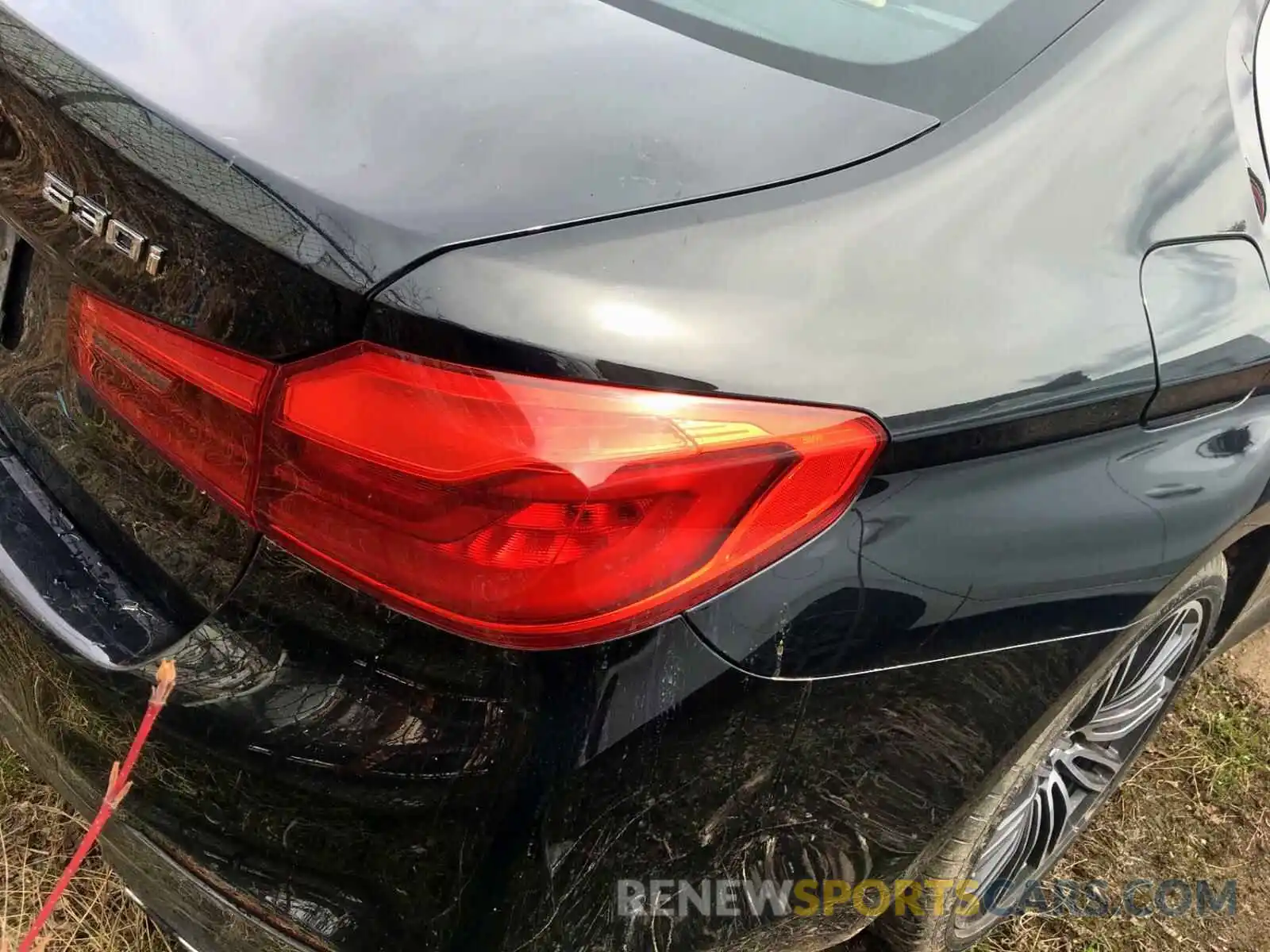 4 Photograph of a damaged car WBAJA7C58KG910570 BMW 5 SERIES 2019