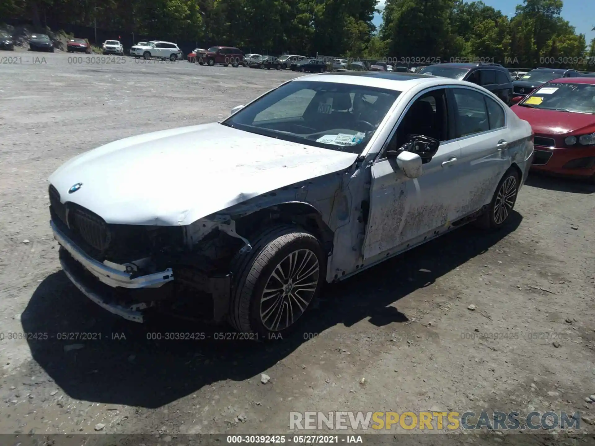 2 Фотография поврежденного автомобиля WBAJA7C58KG912755 BMW 5 SERIES 2019