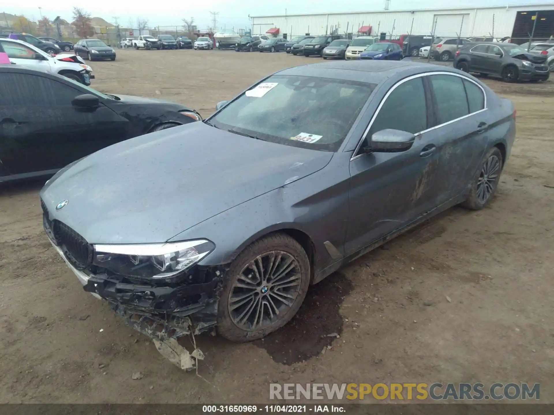 2 Фотография поврежденного автомобиля WBAJA7C58KWW05267 BMW 5 SERIES 2019