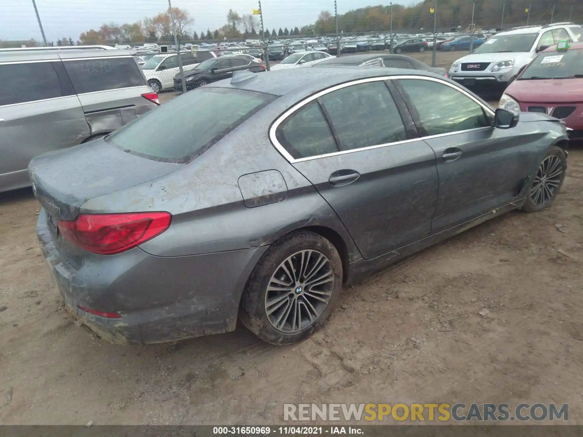 4 Photograph of a damaged car WBAJA7C58KWW05267 BMW 5 SERIES 2019