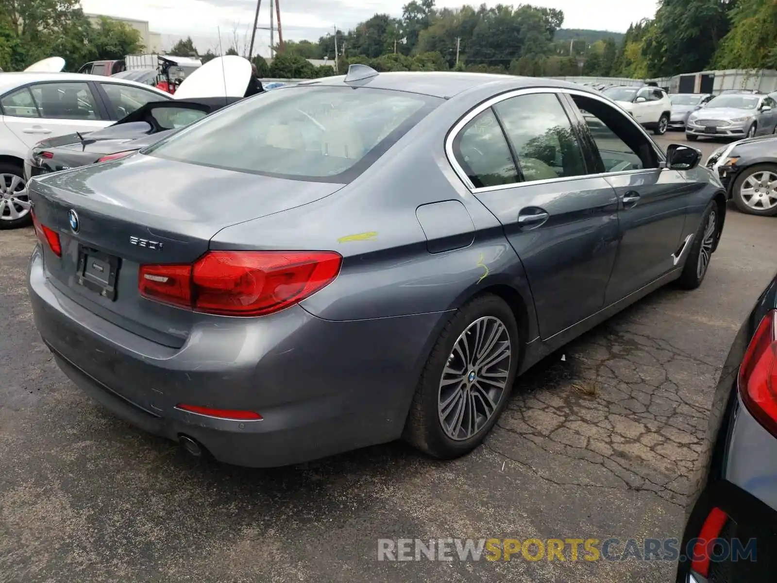 4 Photograph of a damaged car WBAJA7C58KWW06015 BMW 5 SERIES 2019